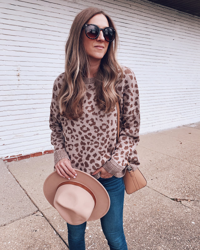 leopard print sweater walmart outfit sofia vergara blue jeans fashion carrying hat