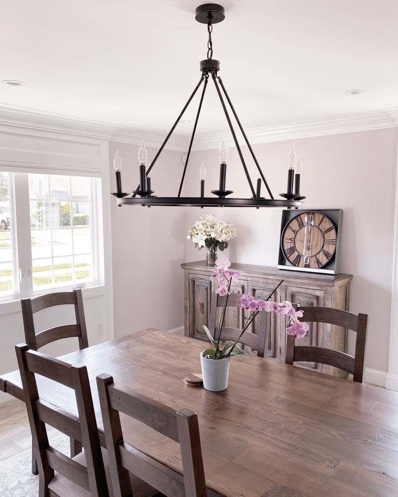 wagon wheel ceiling light chandelier above dining room table, best home interior decor updates