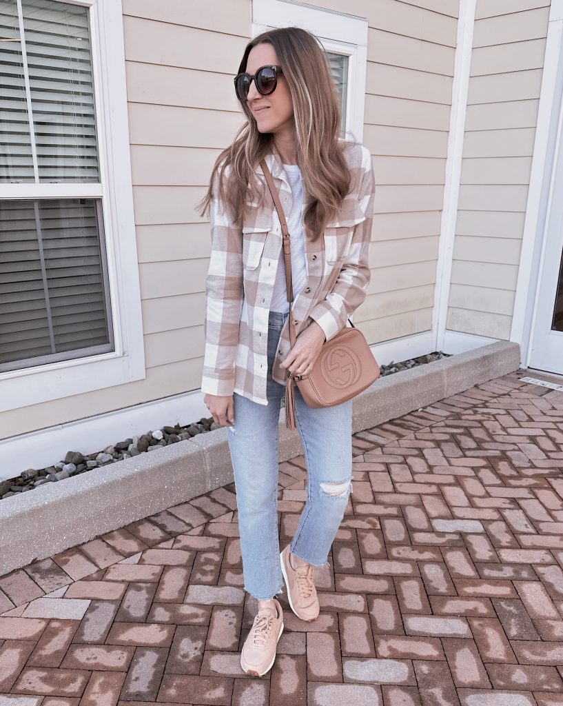 25 Outfit Ideas On How to Wear a Brown Bag