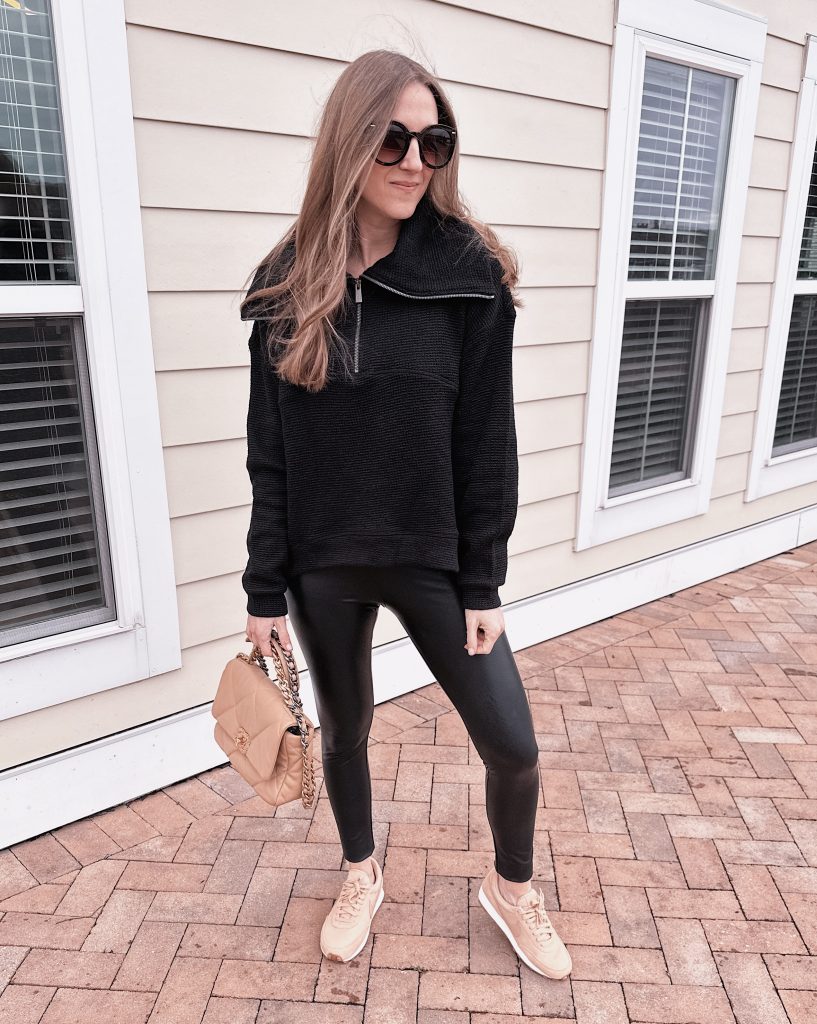 How to Wear a Monochrome Black Outfit - Sunsets and Stilettos